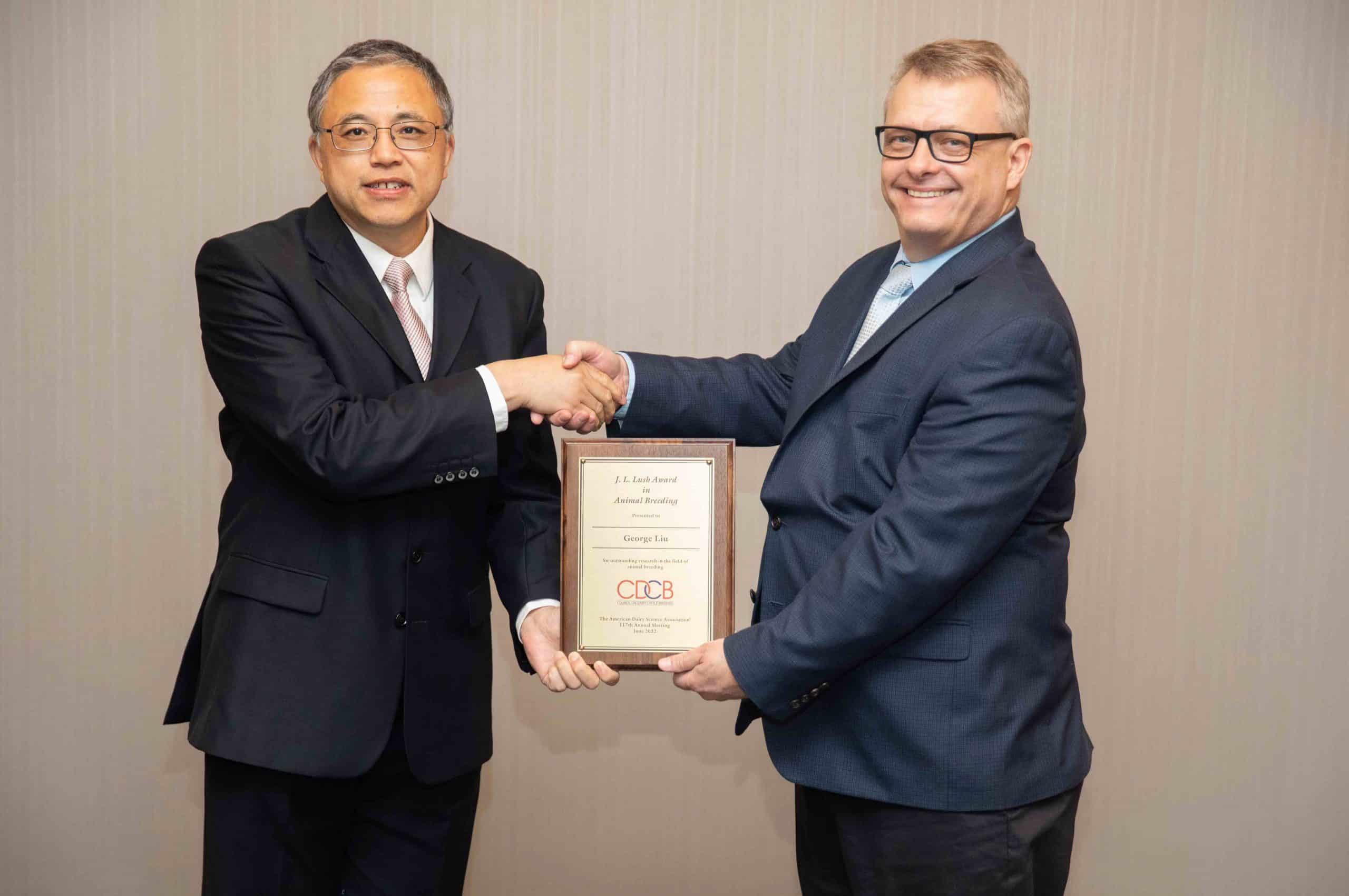 Lush Award Presented to USDA’s Liu